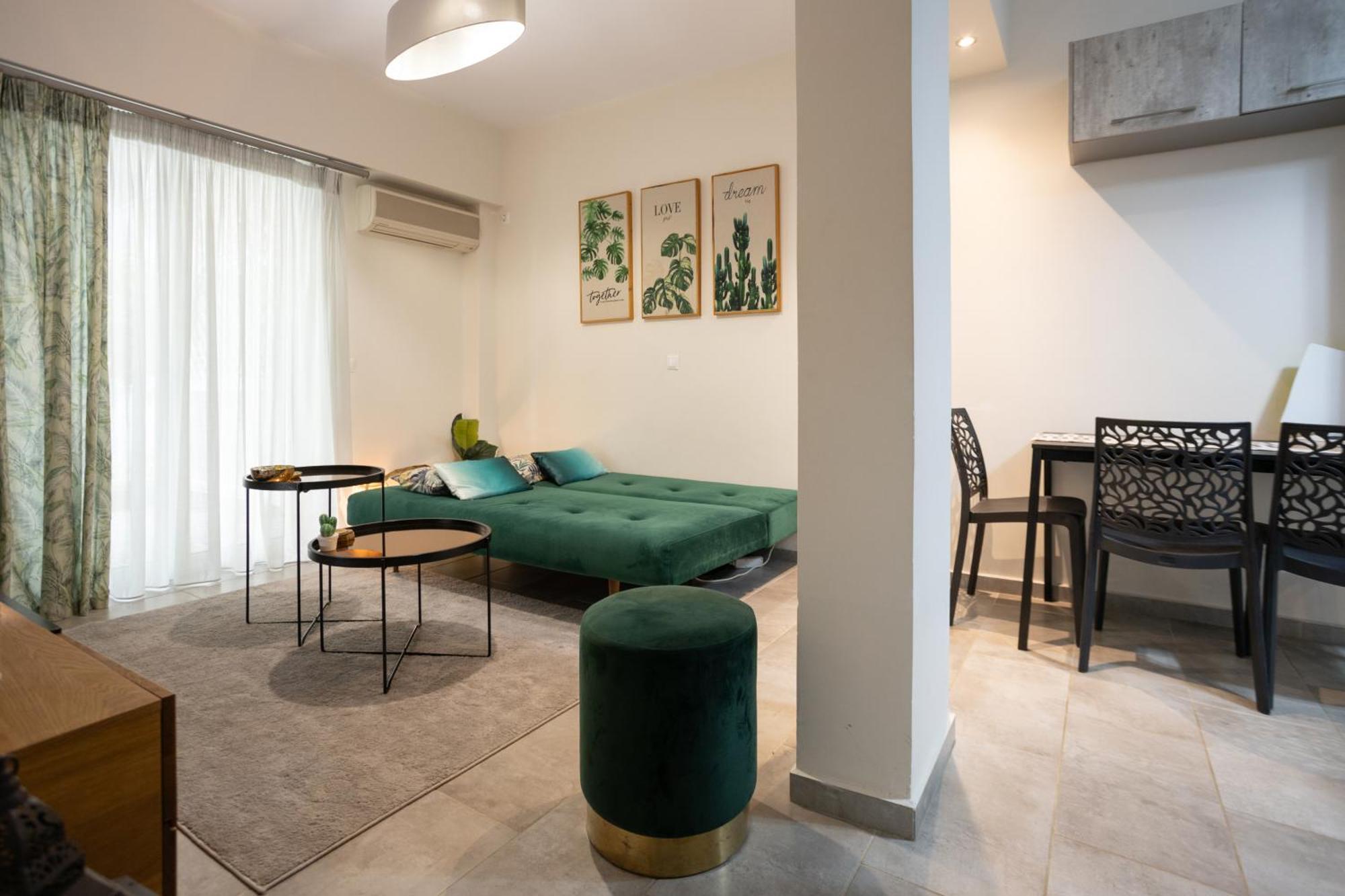 Tropicana Beachside In Vouliagmeni *