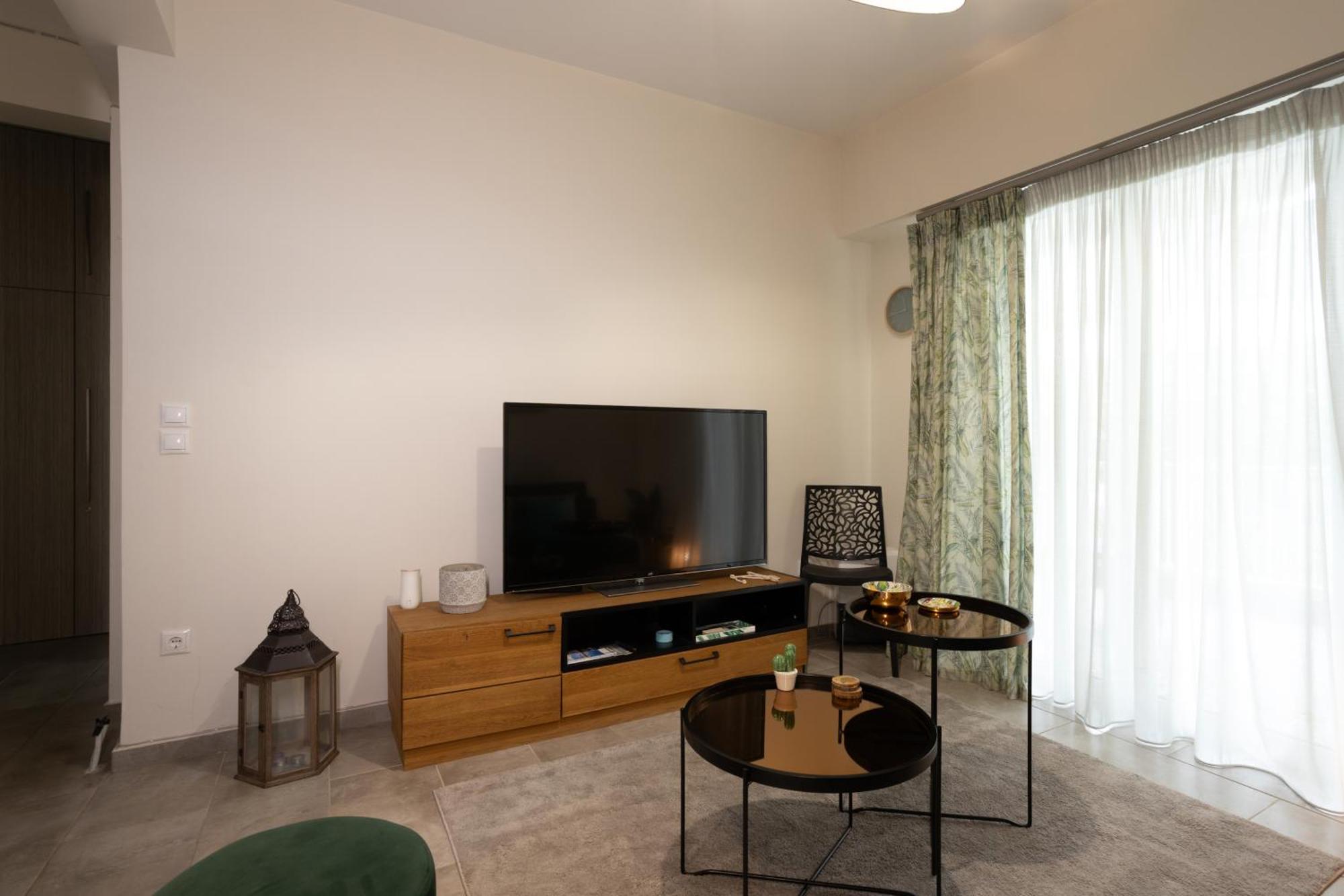 Tropicana Beachside In Vouliagmeni